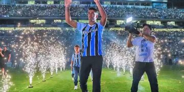 Luis Suárez é apresentado ao torcedor do Grêmio