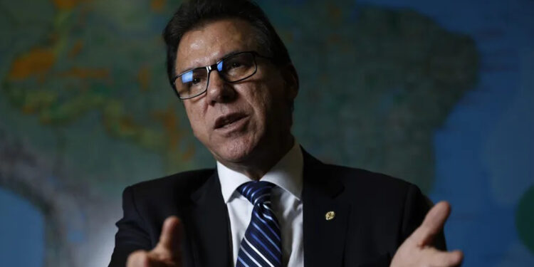 Ministro recua de ideia de fim do saque-aniversário do FGTS