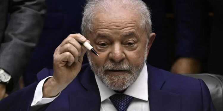 Lula prorroga desoneração dos combustíveis, reduz acesso a armas e mantém bolsa família de R$ 600