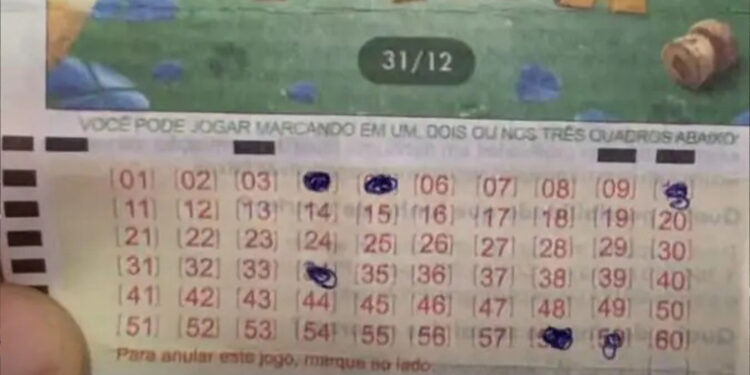 Garoto de 10 anos acertou os números da Mega da virada mas mãe não faz o jogo