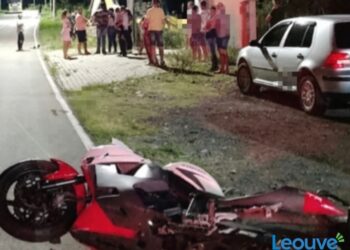 Motoclista acabou morrendo após colidir moto em retroescavadeira em Flores da Cunha