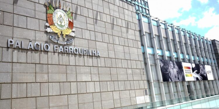 Deputados do Rio Grande do Sul tomam posse e elegem nova presidência