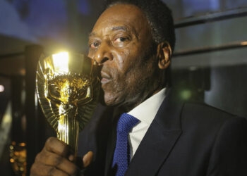 Corpo de Pelé será sepultado nesta terça-feira em Santos