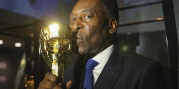 Corpo de Pelé será sepultado nesta terça-feira em Santos