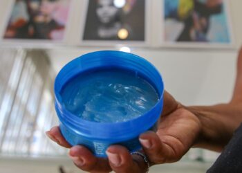 A Anvisa resolveu proibir a venda de pomadas capilares, após relatos de efeitos colaterais