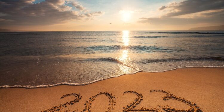 Primeiro dia de 2023 será de sol e muito calor, mas tempo deve mudar no final do dia