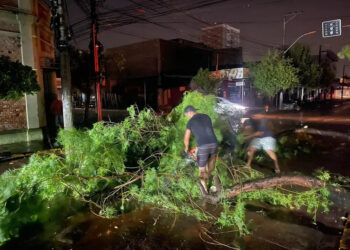 Cidades do RS registram temporal após dia de calor; Porto Alegre teve temperatura recorde