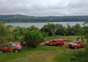 Três pessoas morrem após embarcação virar durante tempestade em Alecrim