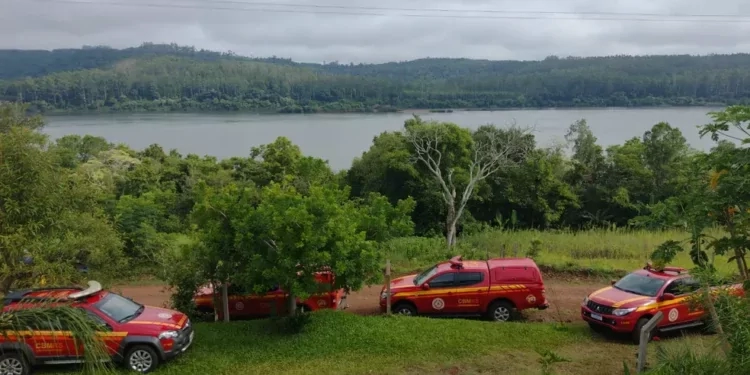 Três pessoas morrem após embarcação virar durante tempestade em Alecrim