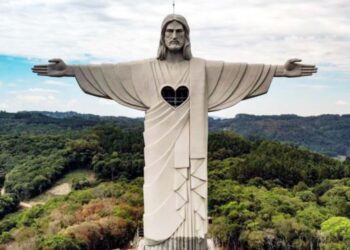 Cristo Protetor em Encantado inicia fase de testes de quedas d’água no pedestal do monumento