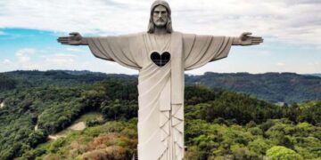 Cristo Protetor em Encantado inicia fase de testes de quedas d’água no pedestal do monumento