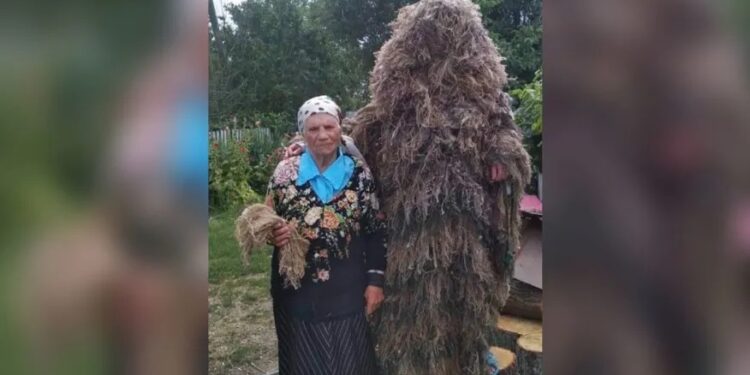 Ucraniana de 102 anos que sobreviveu à fome de 1930 costura trajes de atiradores para a guerra