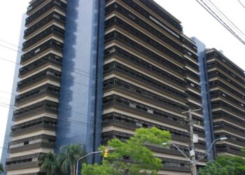 Trabalhador fica ferido após queda de elevador em prédio do Tribunal de Justiça em Porto Alegre