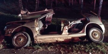 Carro com mulher grávida sai da pista e capota na Rota do Sol, em Caxias do Sul