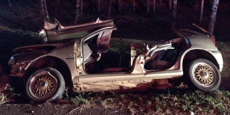 Carro com mulher grávida sai da pista e capota na Rota do Sol, em Caxias do Sul
