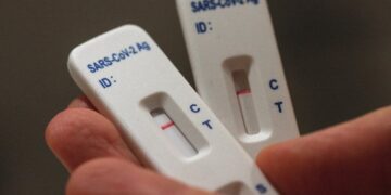 Agência dos EUA afirma que covid provavelmente surgiu após vazamento em laboratório chinês