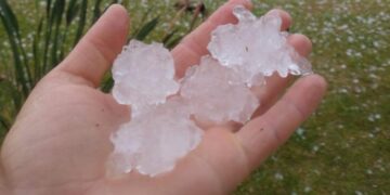 Chuva de granizo causa destelhamento de casas e queda de parreirais em Nova Pádua