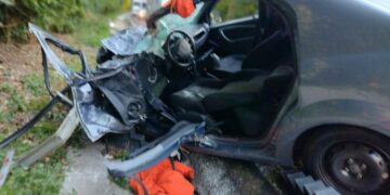 Acidente entre carro e caminhão deixa motorista ferido em Picada Café