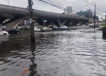 Temporal de ontem que atingiu grande parte da Serra, continua causando transtornos em Caxias do Sul
