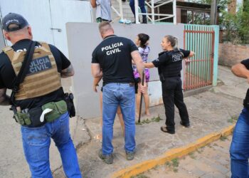 Três pessoas da mesma família são presas por tráfico de drogas em Veranópolis