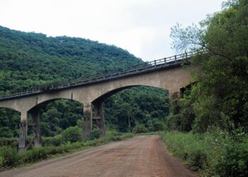 Obras de pavimentação da estrada que liga Vila Flores até Antônio Prado tem previsão de conclusão em Julho