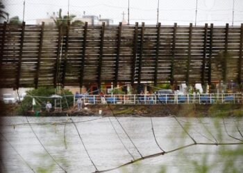 Jovem caxiense que caiu na ponte pênsil em Torres segue desaparecido