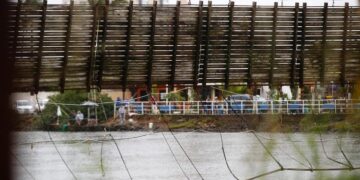 Jovem caxiense que caiu na ponte pênsil em Torres segue desaparecido