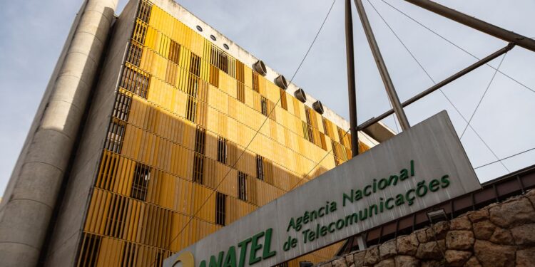 Anatel ordena bloqueio de 5 milhões de aparelhos piratas de TV a cabo