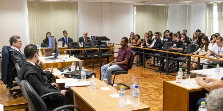 Jogador que chutou árbitro na cabeça durante partida de futebol no RS é condenado por tentativa de homicídio