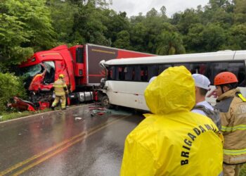 Grave acidente em Flores da Cunha deixa ao menos 15 feridos