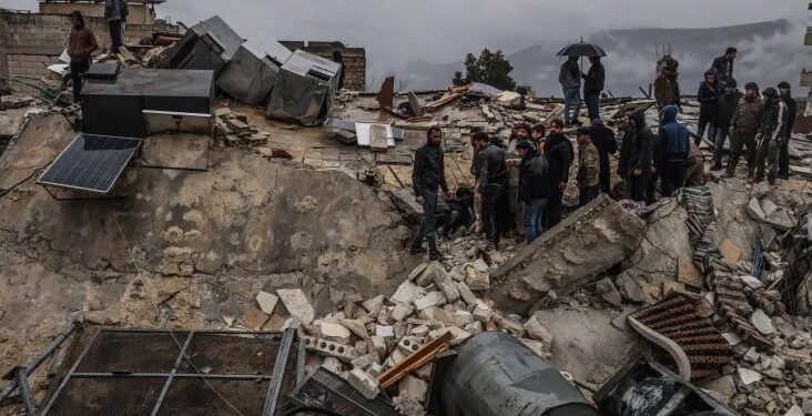 Número de mortos após terremoto na Turquia e na Síria passa de 6.000