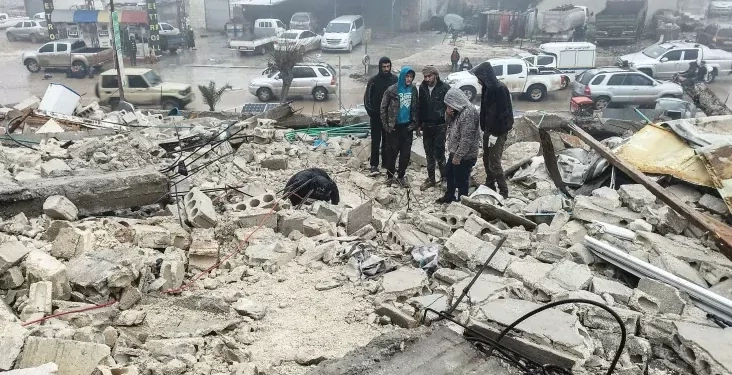 Turquia registra segundo forte terremoto; número de mortos passa de 2,7 mil
