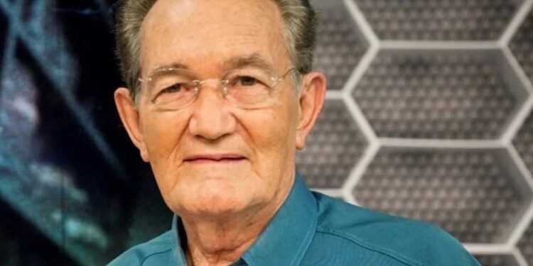 Jornalista Léo Batista sofre acidente de trânsito na Zona Oeste do Rio