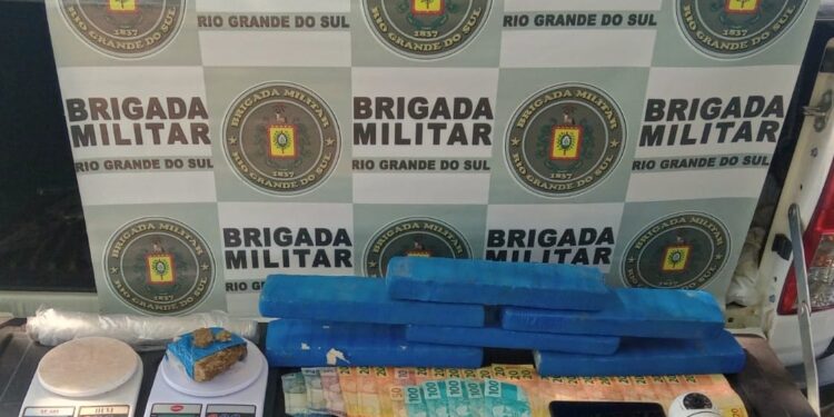 Família do tráfico é apreendida com drogas em Nova Prata