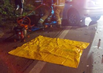 Um carro e um caminhão se envolveram num acidente frontal em Farroupilha