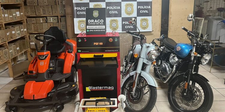 Três pessoas são presas por envolvimento em golpes de clonagem de cartão de crédito