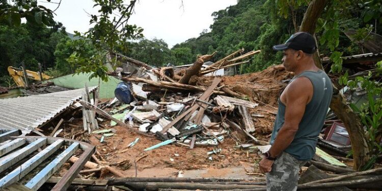 Buscas por sobreviventes do temporal no litoral norte de São Paulo entram no terceiro dia