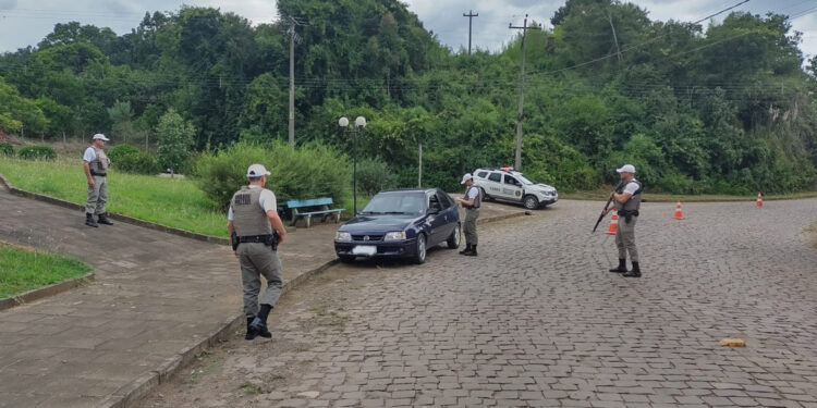 Menor é pego pela BM dirigindo em Nova Roma do Sul