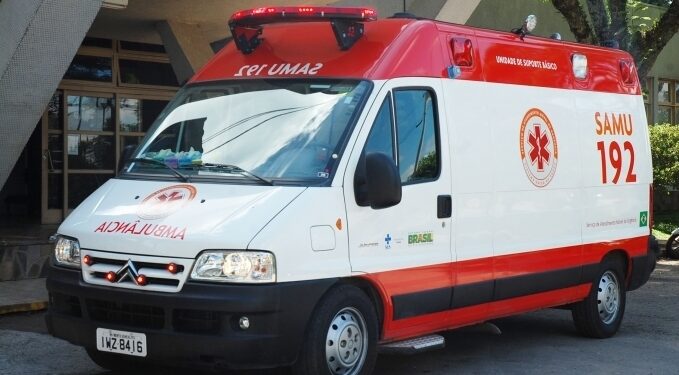 Duas pessoas ficam feridas após tombamento de trator, no interior de Bento Gonçalves