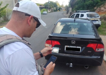 Homem de 47 anos é pego pela BM dirigindo com CNH vencida no centro de Nova Roma do Sul