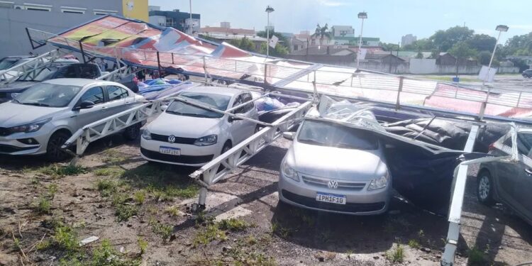 Temporal derruba árvores, danifica estádio e deixa 23 mil clientes sem luz em Santa Cruz do Sul