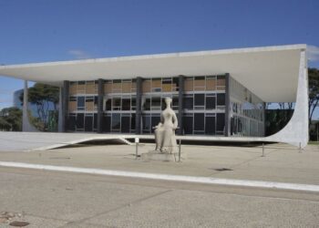 STF derruba lei que proíbe linguagem neutra em escolas