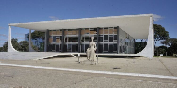 STF derruba lei que proíbe linguagem neutra em escolas