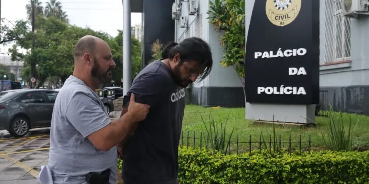 Suspeito de matar namorada e carbonizar corpo em lareira no RS confessa crime em depoimento à polícia, diz delegada