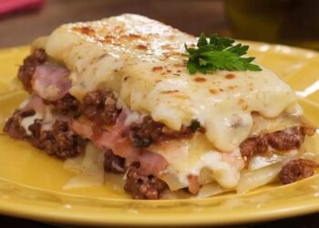 Lasanha à bolonhesa com molho branco