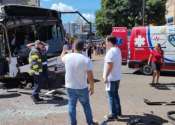 23 pessoas ficam feridas num acidente envolvendo dois ônibus em Passo Fundo
