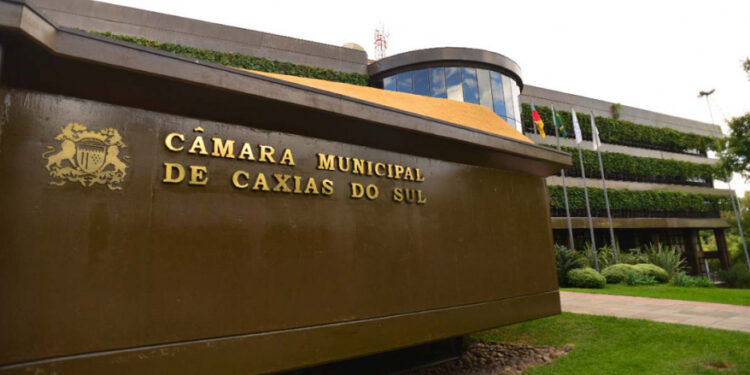 Camâra de Vereadores de Caxias do Sul aceita pedido para o processo de cassação do parlamentar Sandro Fantinel
