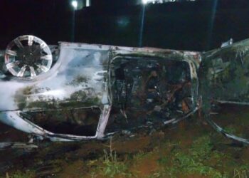 Duas pessoas morrem carbonizadas após capotamento na BR-285, em Lagoa Vermelha