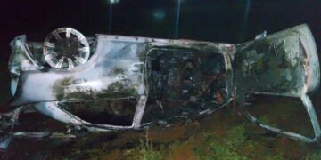 Duas pessoas morrem carbonizadas após capotamento na BR-285, em Lagoa Vermelha