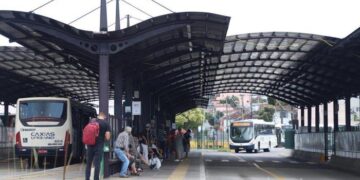 Um senhor de 51 anos foi preso pela polícia acusado de importunação sexual em ônibus
